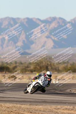 media/Dec-07-2025-CVMA (Sun) [[3e7d2de5dc]]/Race 18-Formula Twins-Formula 40 UL/